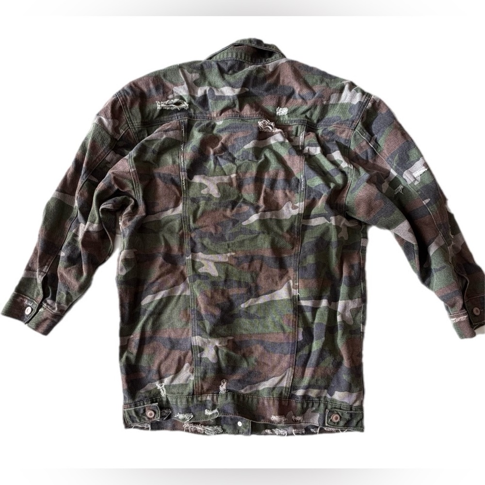 Fiore Women’s camouflage denim distressed jacket
M/L NWOT - Picture 10 of 12
